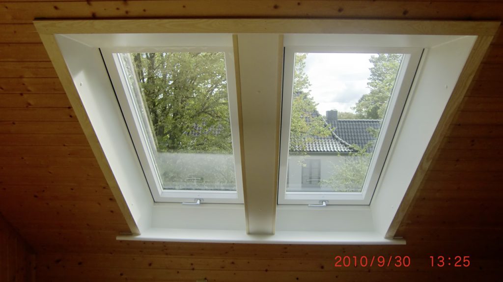 Einbau-Roto-Dachfenster-mit-Innenverkleidung3-1024x574